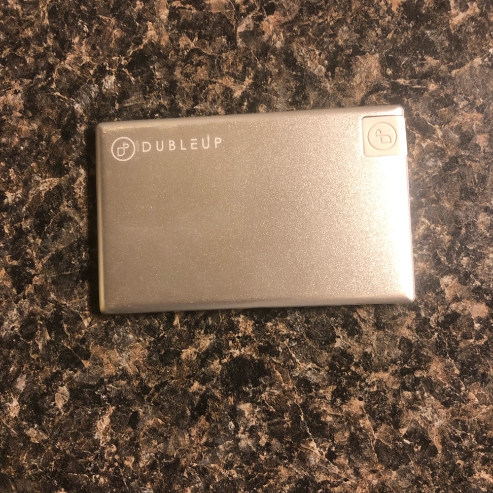 Dubleup Credit Card Size Power Bank Silver iPhone Lightning NIP Powerbank
